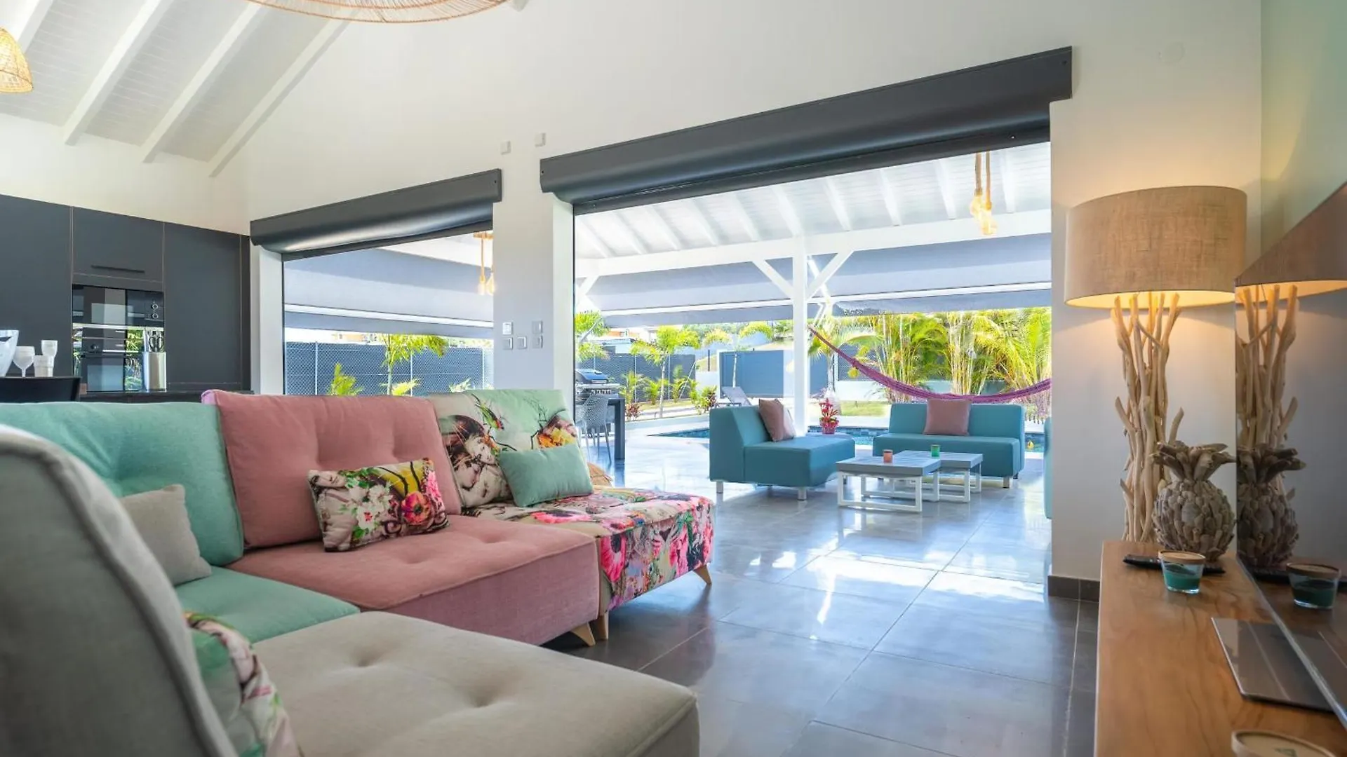 הקונטקטים של Villa Faustine